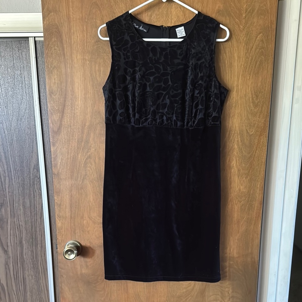 Black Ruched Sleeveless Mini Dress